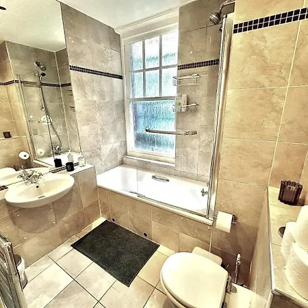 Apartamento Alluring 2-bed, 2-bath Flat On High Street Kensington, Near Kensington Palace Londres