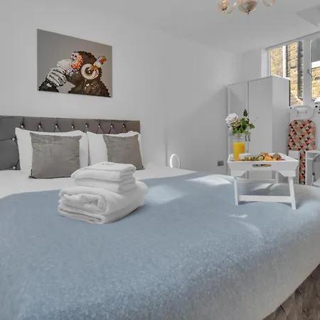Homely - West Putney London