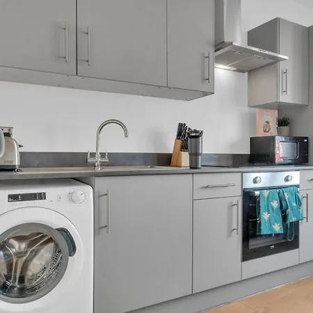 Homely - West Putney Apartment