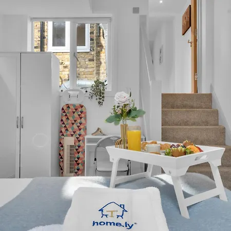 Apartment Homely - West Putney