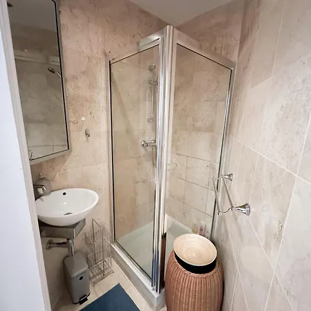 Apartamento Alluring 2-bed, 2-bath Flat On High Street Kensington, Near Kensington Palace