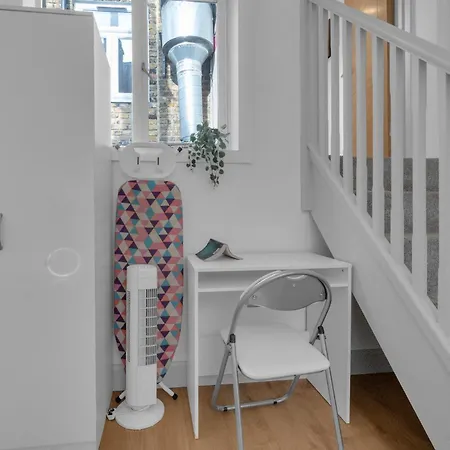 Homely - West Putney Apartment London