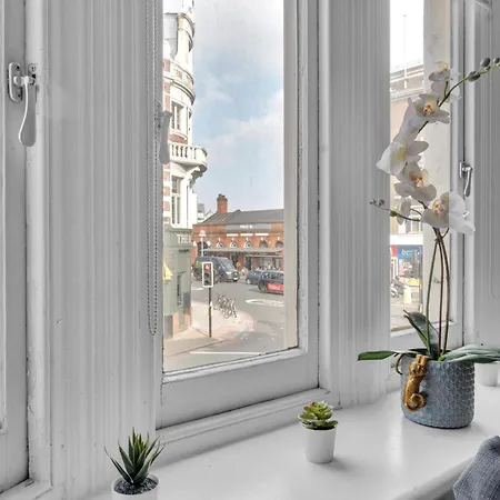 Homely - West Putney Apartment London