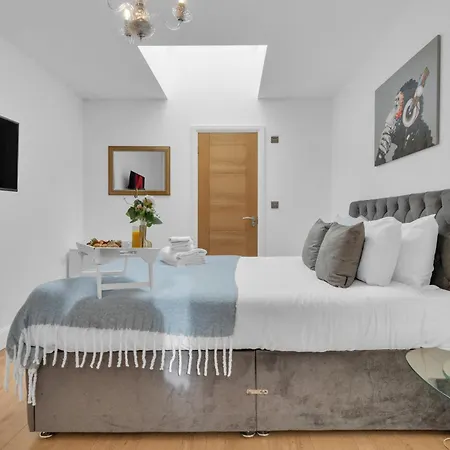 Homely - West Putney Apartment *