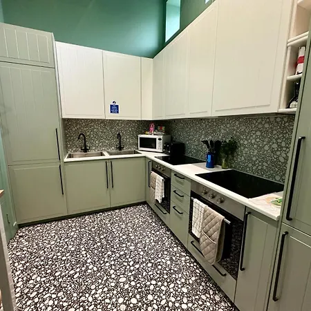 Gasthof Cozy En-suite Loft In Trendy Local London