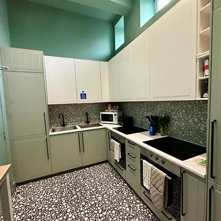 Cozy En-suite Loft In Trendy Local *