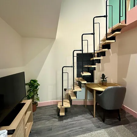 Gasthof Cozy En-suite Loft In Trendy Local London