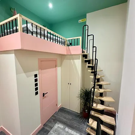 Cozy En-suite Loft In Trendy Local Gasthof