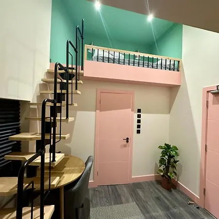 Cozy En-suite Loft In Trendy Local *