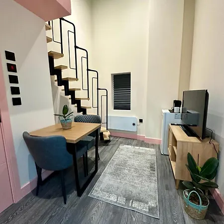 Cozy En-suite Loft In Trendy Local Gasthof *