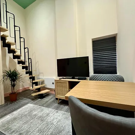 Cozy En-suite Loft In Trendy Local * London