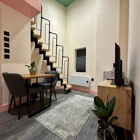 Cozy En-suite Loft In Trendy Local *