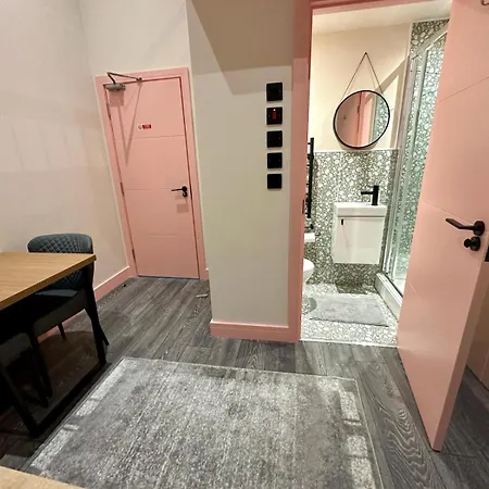 Cozy En-suite Loft In Trendy Local * London