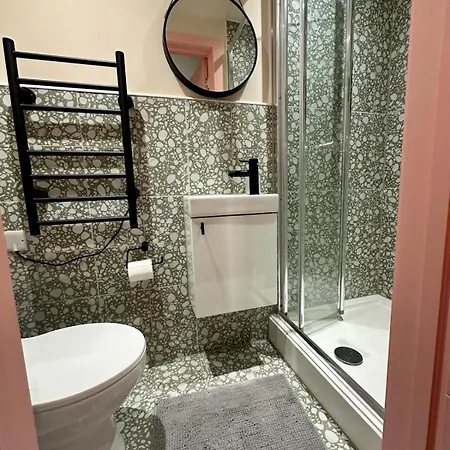Gasthof Cozy En-suite Loft In Trendy Local London