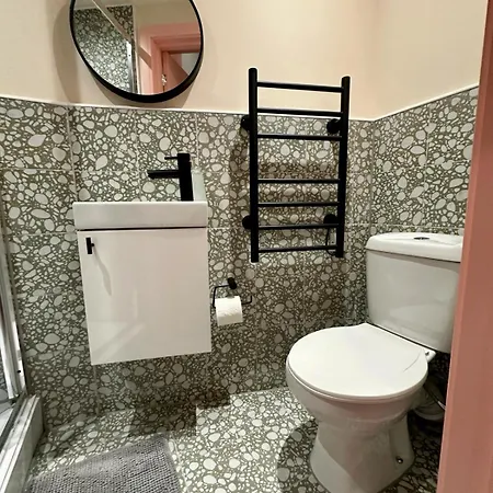 Cozy En-suite Loft In Trendy Local Gasthof London