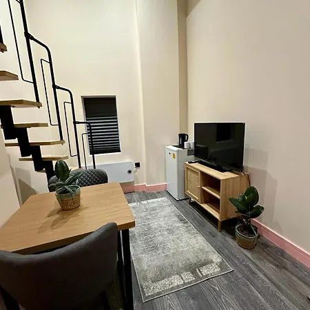 Gasthof Cozy En-suite Loft In Trendy Local