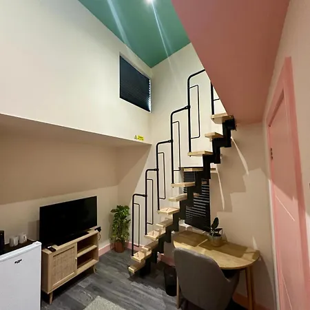 Cozy En-suite Loft In Trendy Local Gasthof *