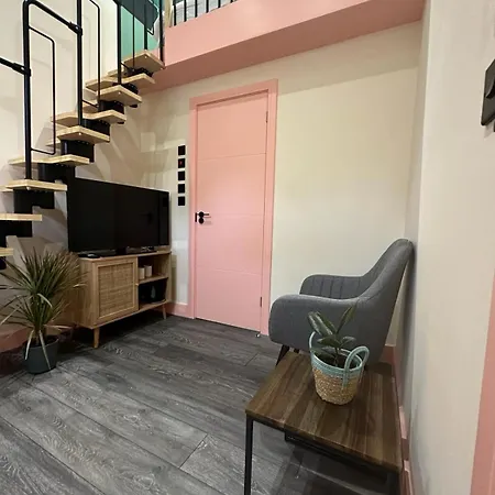 Cozy En-suite Loft In Trendy Local *