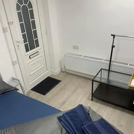 Cosy Flat-just Renovated-free Street Parking & Independent Entrance