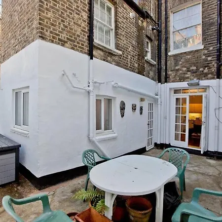 Apartment 2 Bedroom Central Victoria *
