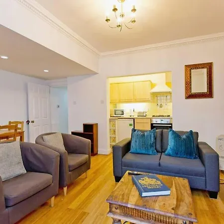 2 Bedroom Central Victoria Apartment