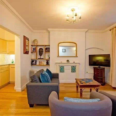 2 Bedroom Central Victoria Apartment London
