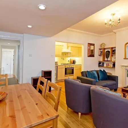 2 Bedroom Central Victoria Apartment