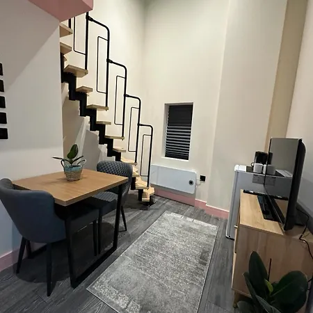 Cozy En-suite Loft In Trendy Local * London