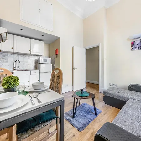 Apartment 205bak *