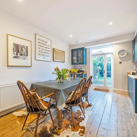 Holiday home Fantastic Edwardian 3br House W Gdn, Kensal London