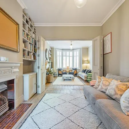 Holiday home Fantastic Edwardian 3br House W Gdn, Kensal London