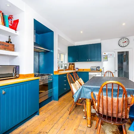 Holiday home Fantastic Edwardian 3br House W Gdn, Kensal *