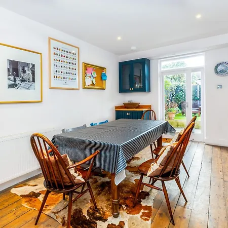 Fantastic Edwardian 3br House W Gdn, Kensal Holiday home *