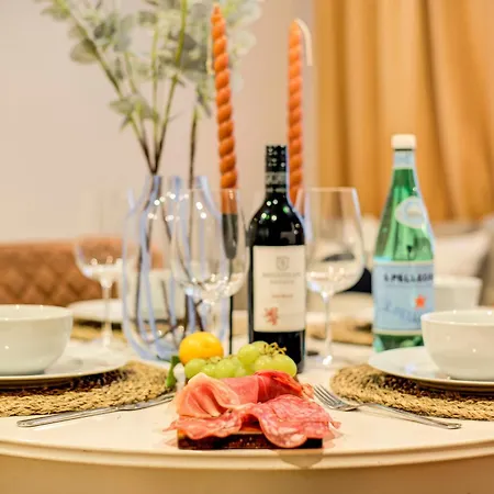 Boho Chic Tower Bridge Gem, Sleeps 8 *