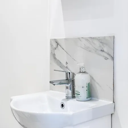 Modern Studio By Livestay Short Lets & Serviced Guest house London