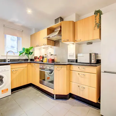 Apartment Boho Chic Tower Bridge Gem, Sleeps 8