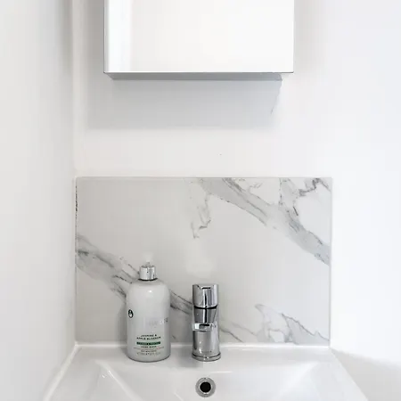 Modern Studio By Livestay Short Lets & Serviced Guest house London