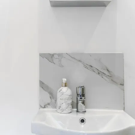 Modern Studio By Livestay Short Lets & Serviced Guest house *