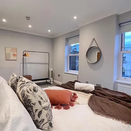 Beautiful In Camden Town Apartment London