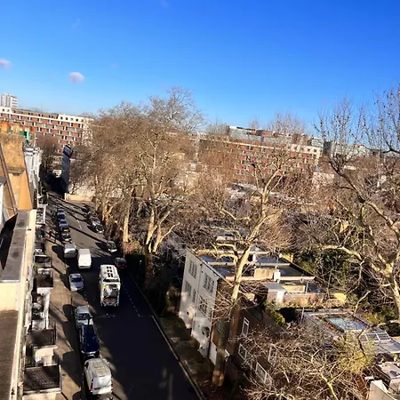 Apartment Hyde Park,3 Min Walk,family Home! 2 Bedrooms & 2 Bathrooms Apartment! Fantastic Location