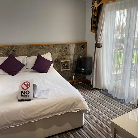 The Six Bells 3* Enfield
