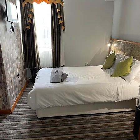 The Six Bells Hotel 3*