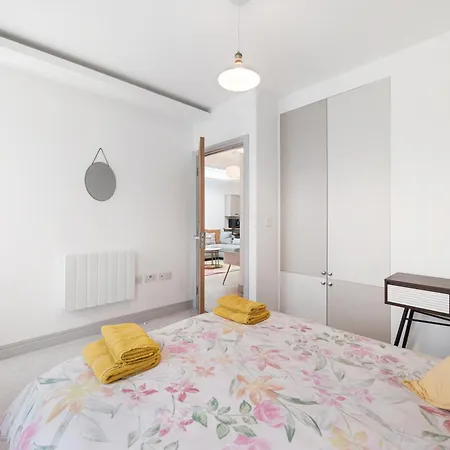 The Pearl - Luxury 5* With Park View Apartment