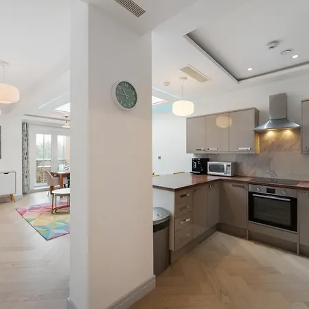 The Pearl - Luxury 5* With Park View *