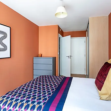 Vibrant And Modern With Canal Views Apartman London