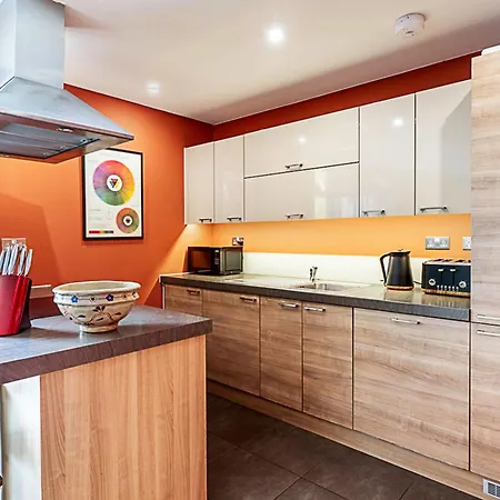 Vibrant And Modern With Canal Views