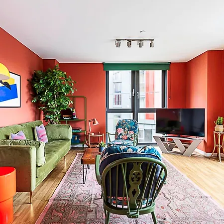 Vibrant And Modern With Canal Views Apartman London