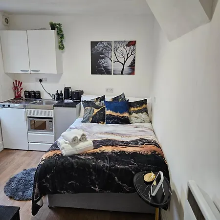 Apartment Tiny Studio, 30 Min To St. Pancras, North