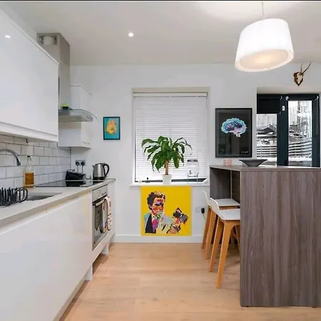 Cozy 1 Bedroom Flat In Soho Apartment *
