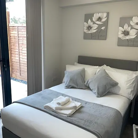 Modern X2 Bathroom*garden*wifi*